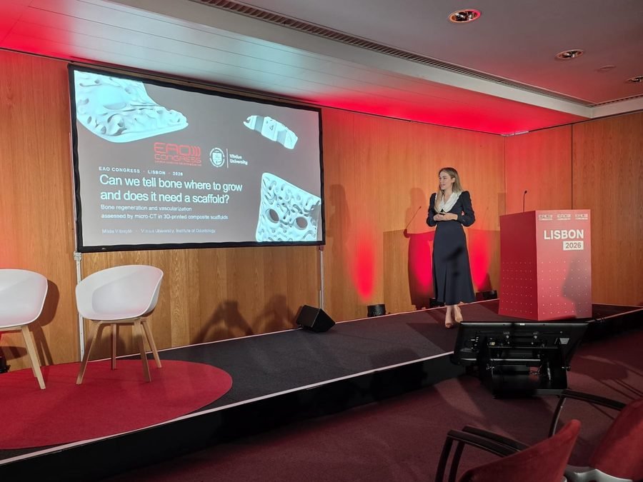 Milda Vitosytė presenting her research on 3D-printed scaffolds at the EAO Congress in Lisbon, 2026