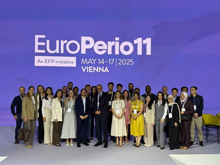 Group photograph on the EuroPerio11 stage in Vienna, 2025